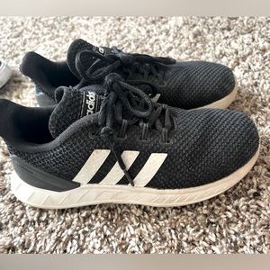 Boys Adidas Size 2.5y